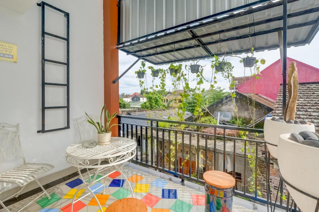 Super Oyo 3496 Griya Gayatri Syariah Melati Exterior foto