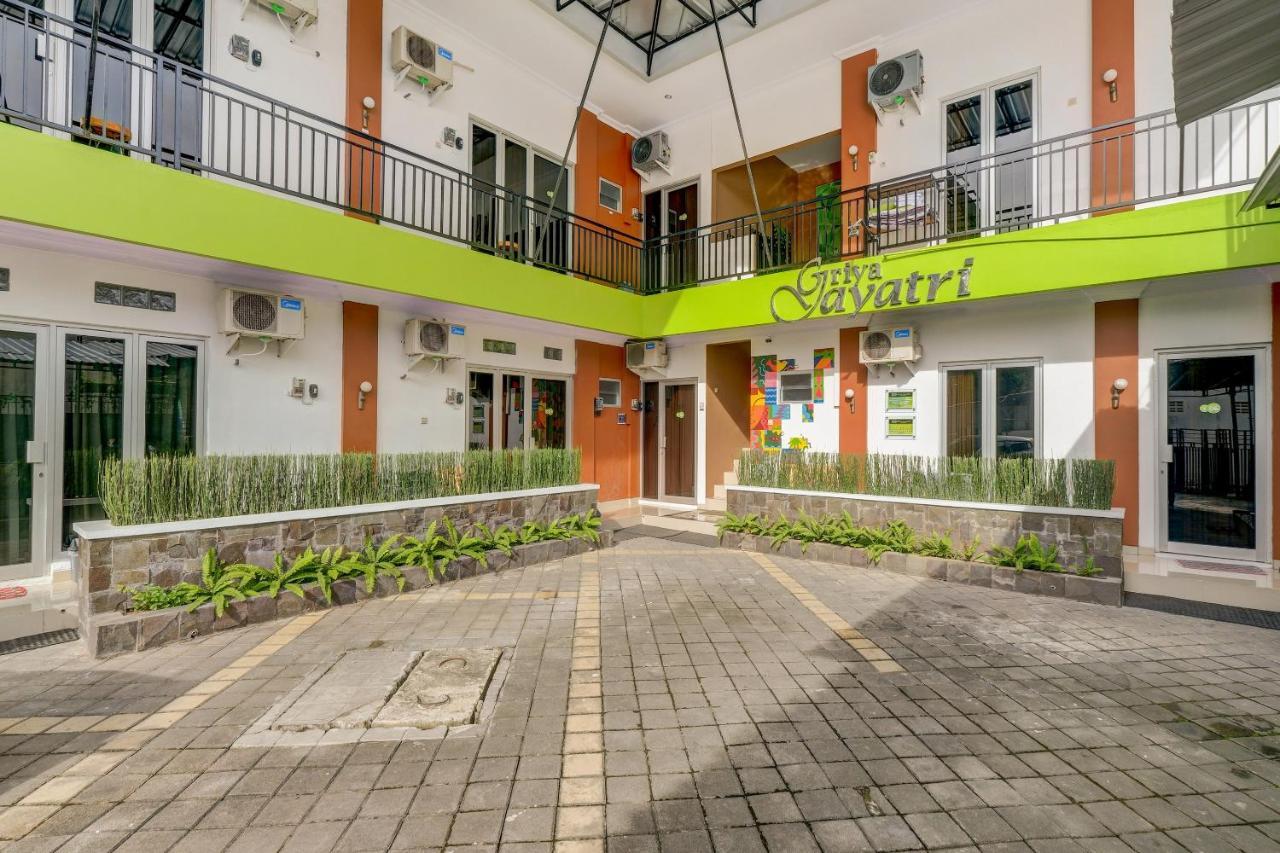 Super Oyo 3496 Griya Gayatri Syariah Melati Exterior foto