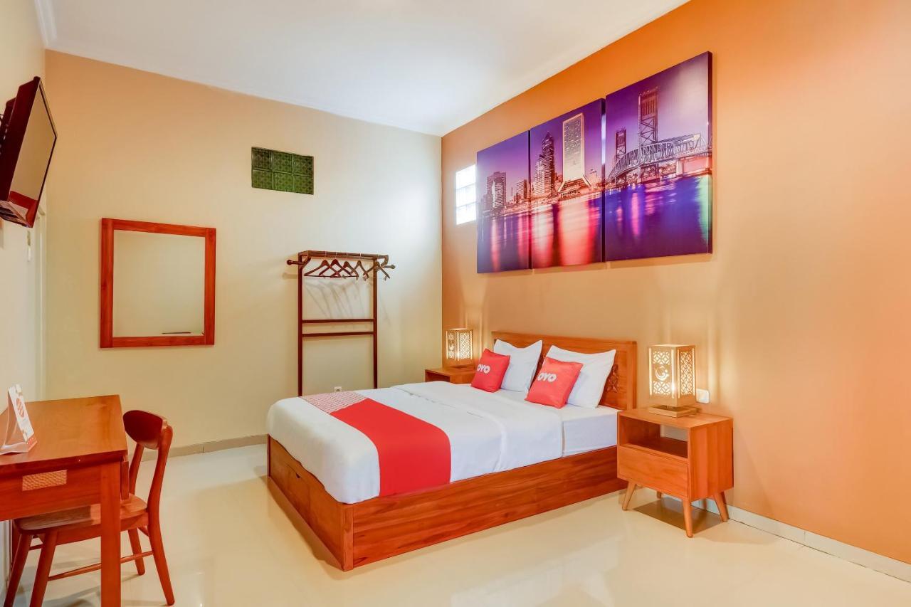 Super Oyo 3496 Griya Gayatri Syariah Melati Exterior foto